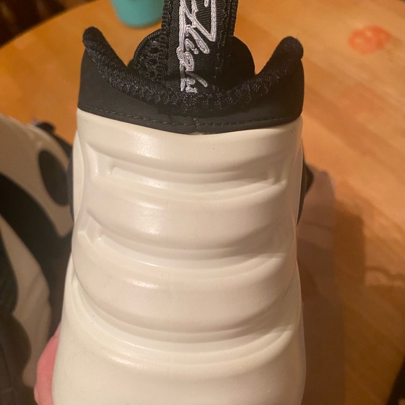 Nike glow in the dark zooms men’s size 8 white/black